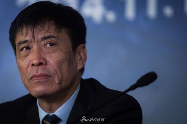 关于裁判马萨“为什么要让马萨停哨？他此前45次都吹罚正确。